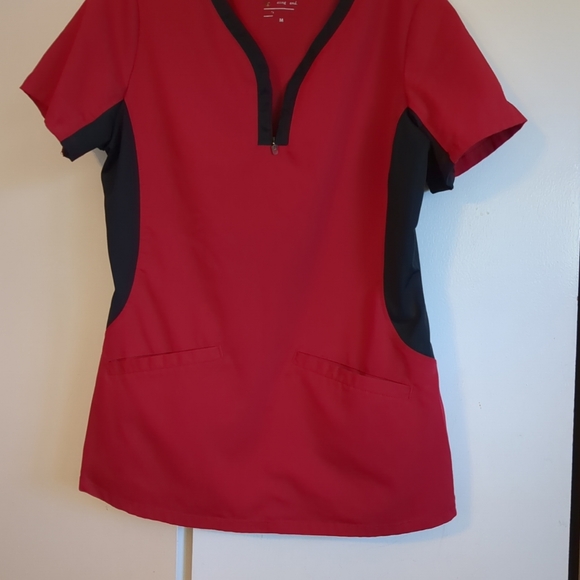 Purple label healing hands medium red scrub top - Picture 4 of 10